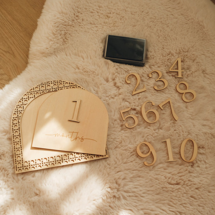 BAMBINA MILESTON ARC WITH FOOT STAMP